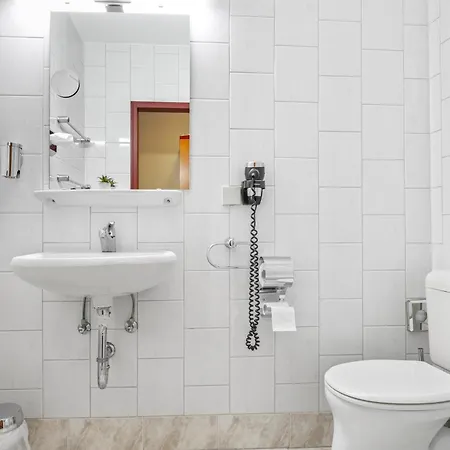 Xzllenz Light, Parken, 24h Digitaler Check In Und Zugang Otel