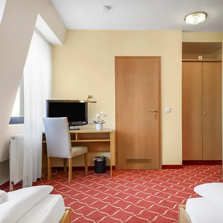 Xzllenz Light, Parken, 24h Digitaler Check In Und Zugang Otel *