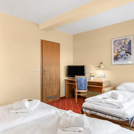 Otel Xzllenz Light, Parken, 24h Digitaler Check In Und Zugang *