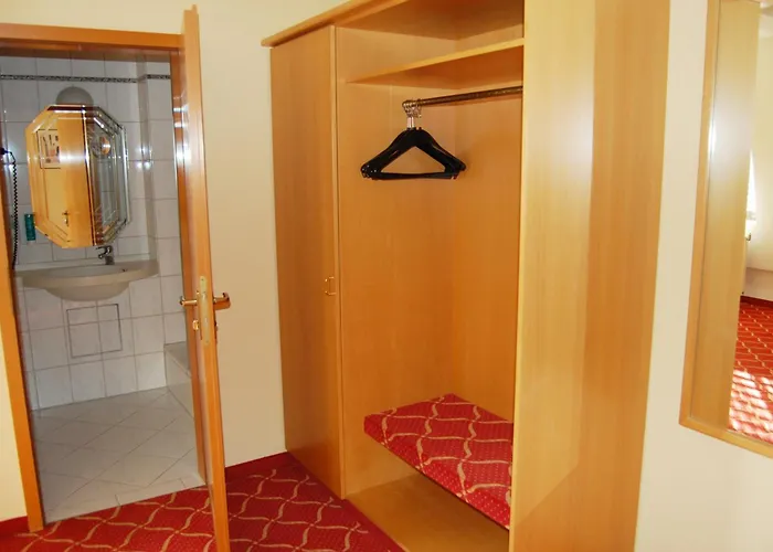 Xzllenz Light, Parken, 24H Digitaler Check In Und Zugang *