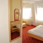 Hotel Xzllenz Light, Parken, 24h Digitaler Check In Und Zugang