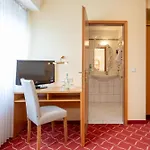 Hotel Xzllenz Light, Parken, 24h Digitaler Check In Und Zugang *