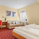Xzllenz Light, Parken, 24h Digitaler Check In Und Zugang Hotel