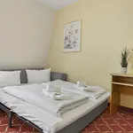 Xzllenz Light, Parken, 24h Digitaler Check In Und Zugang Hotel Oberasbach