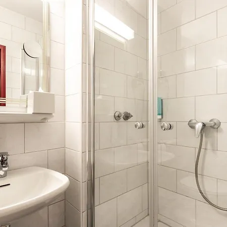Xzllenz Light, Parken, 24h Digitaler Check In Und Zugang Hotel Oberasbach