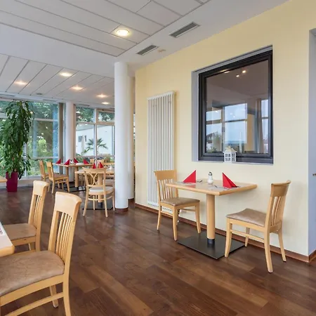 Xzllenz Light, Parken, 24h Digitaler Check In Und Zugang Hotel