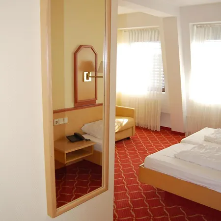 Hotel Xzllenz Light, Parken, 24h Digitaler Check In Und Zugang