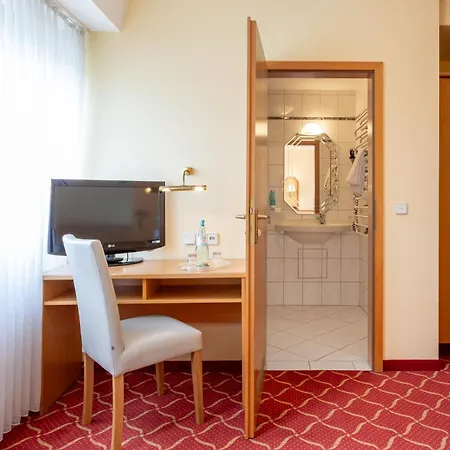 Hotel Xzllenz Light, Parken, 24h Digitaler Check In Und Zugang *