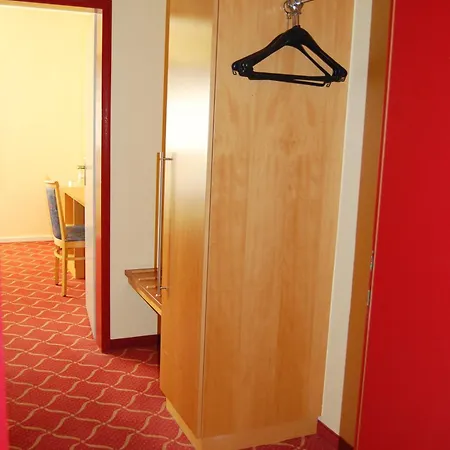 Xzllenz Light, Parken, 24h Digitaler Check In Und Zugang Hotel Oberasbach