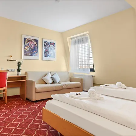 Xzllenz Light, Parken, 24h Digitaler Check In Und Zugang Hotel