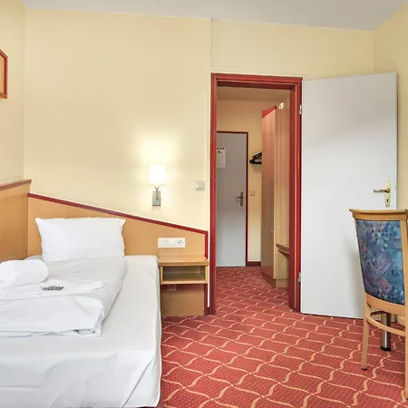 Hotel Xzllenz Light, Parken, 24h Digitaler Check In Und Zugang