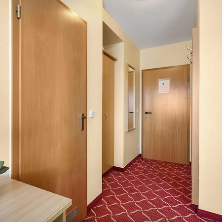 Xzllenz Light, Parken, 24h Digitaler Check In Und Zugang Hotel