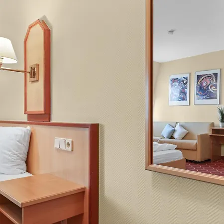 Xzllenz Light, Parken, 24h Digitaler Check In Und Zugang Hotel
