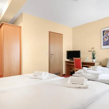 Hotel Xzllenz Light, Parken, 24h Digitaler Check In Und Zugang