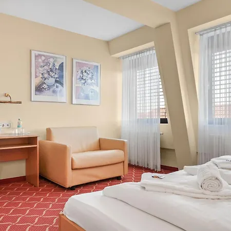 Xzllenz Light, Parken, 24h Digitaler Check In Und Zugang Hotel Oberasbach