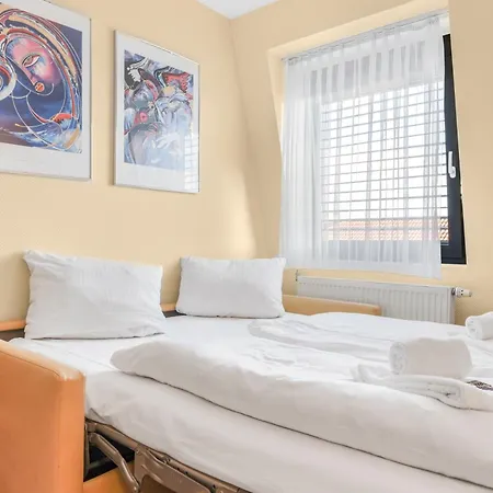 Hotel Xzllenz Light, Parken, 24h Digitaler Check In Und Zugang