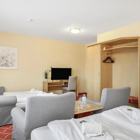Xzllenz Light, Parken, 24h Digitaler Check In Und Zugang Hotel Oberasbach