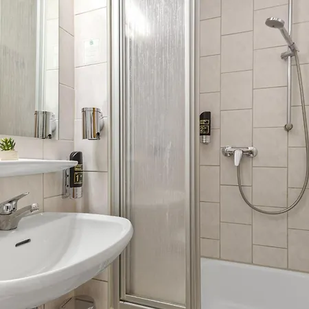 Xzllenz Light, Parken, 24h Digitaler Check In Und Zugang Hotel *