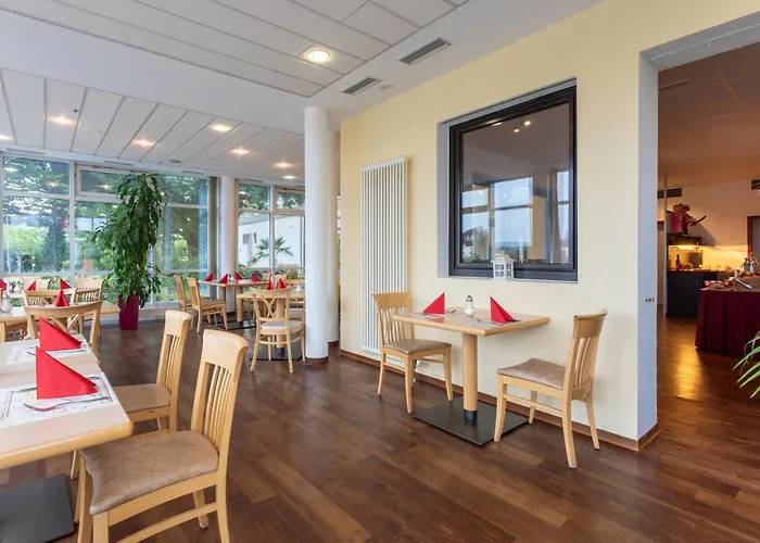 Xzllenz Light, Parken, 24h Digitaler Check In Und Zugang Hotel