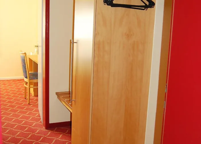 Xzllenz Light, Parken, 24h Digitaler Check In Und Zugang Hotel Oberasbach