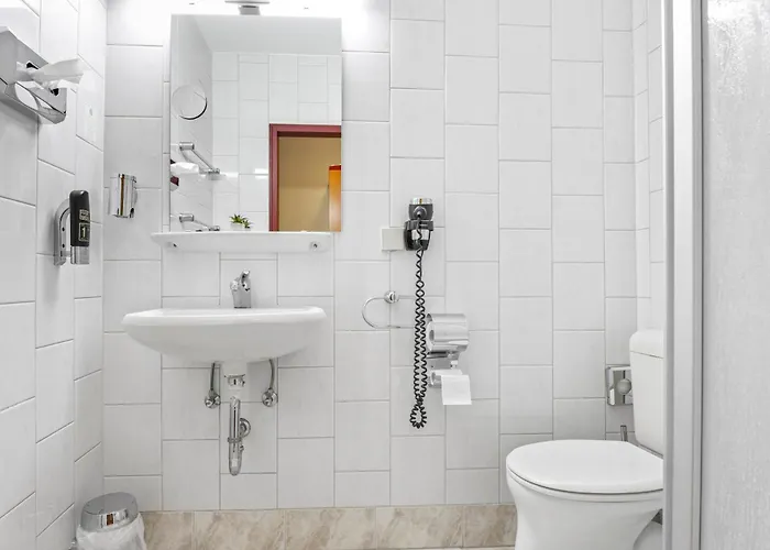 Xzllenz Light, Parken, 24h Digitaler Check In Und Zugang Hotel