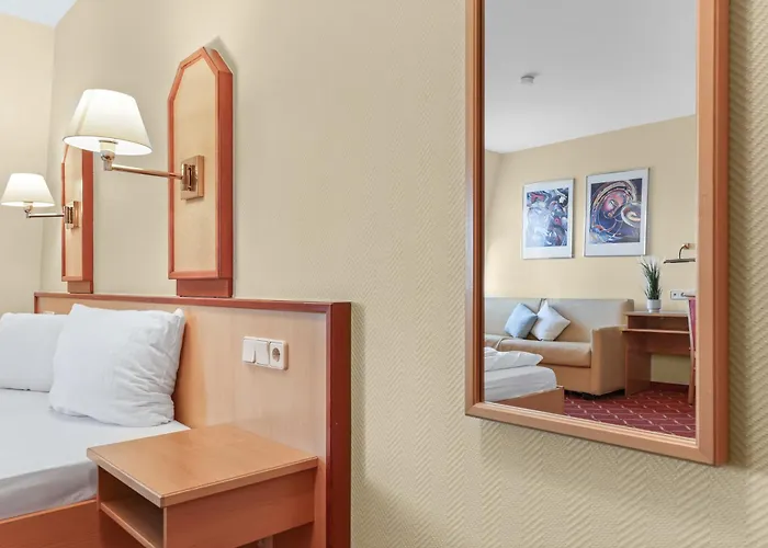 Xzllenz Light, Parken, 24h Digitaler Check In Und Zugang Hotel