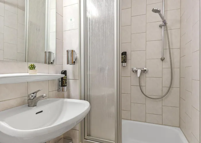 Xzllenz Light, Parken, 24h Digitaler Check In Und Zugang Hotel *